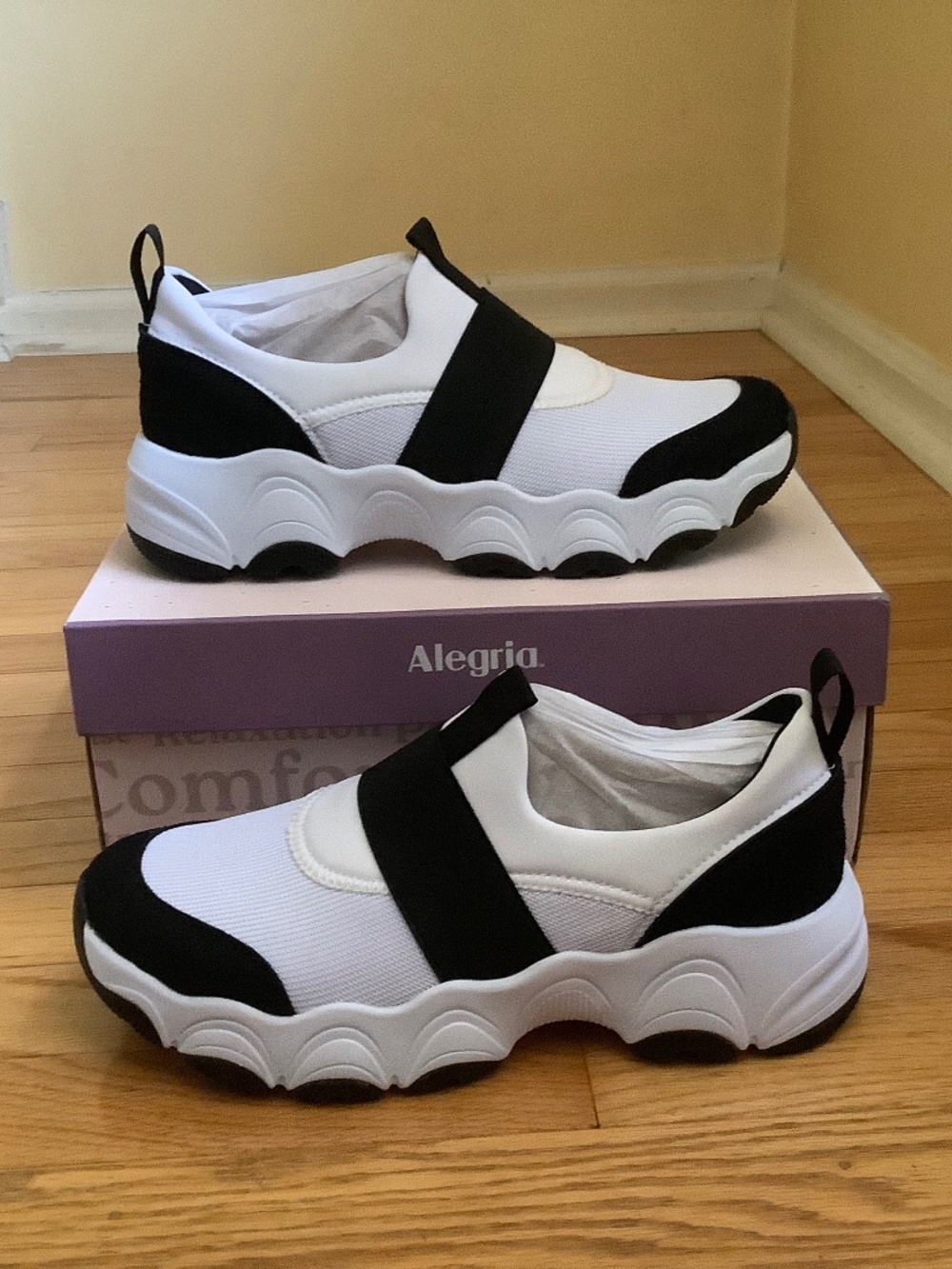 Alegria Sleek Joy Slip-On Athletic Shoes Sneakers Panda SZ EU 40/ US 9.5-10
